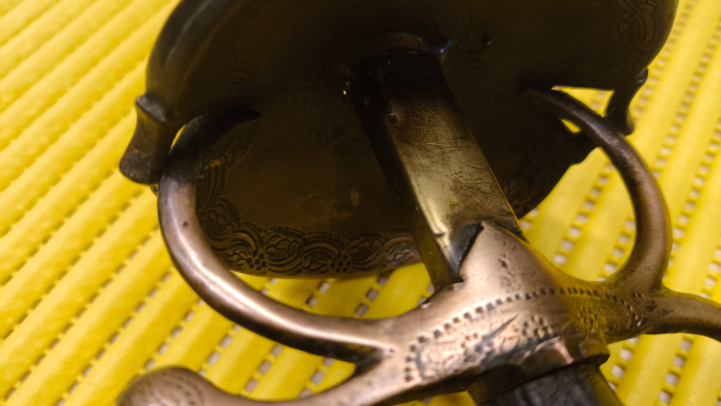 Antico spadino in bronzo del 700