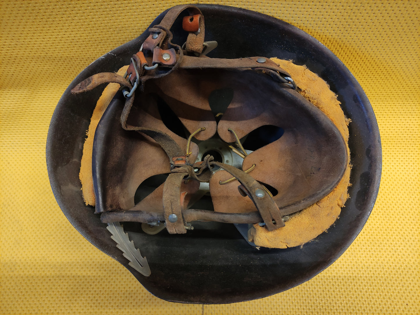 Elmetto Germania dell'Est DDR modello M56